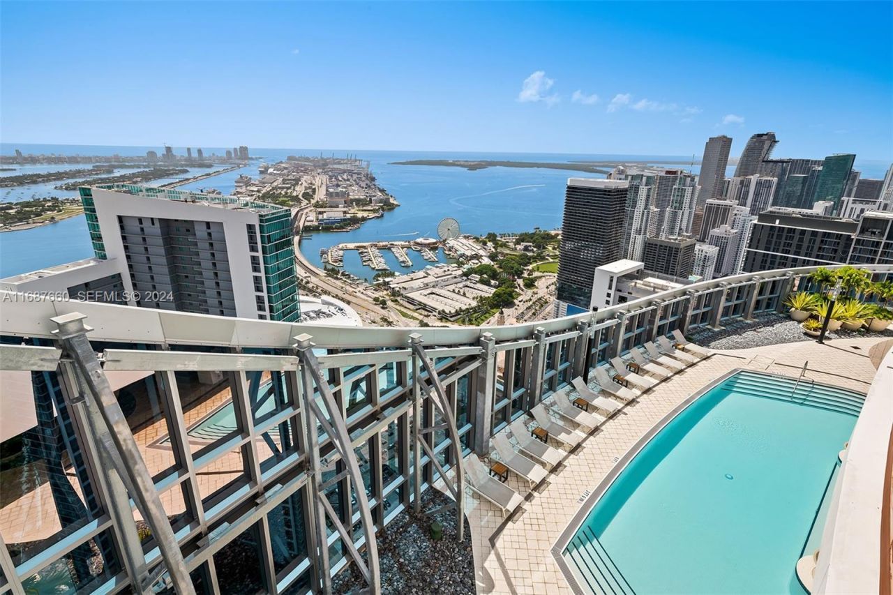 851 NE 1st Ave, Unit PH 5700, Miami, FL 33132 Photo