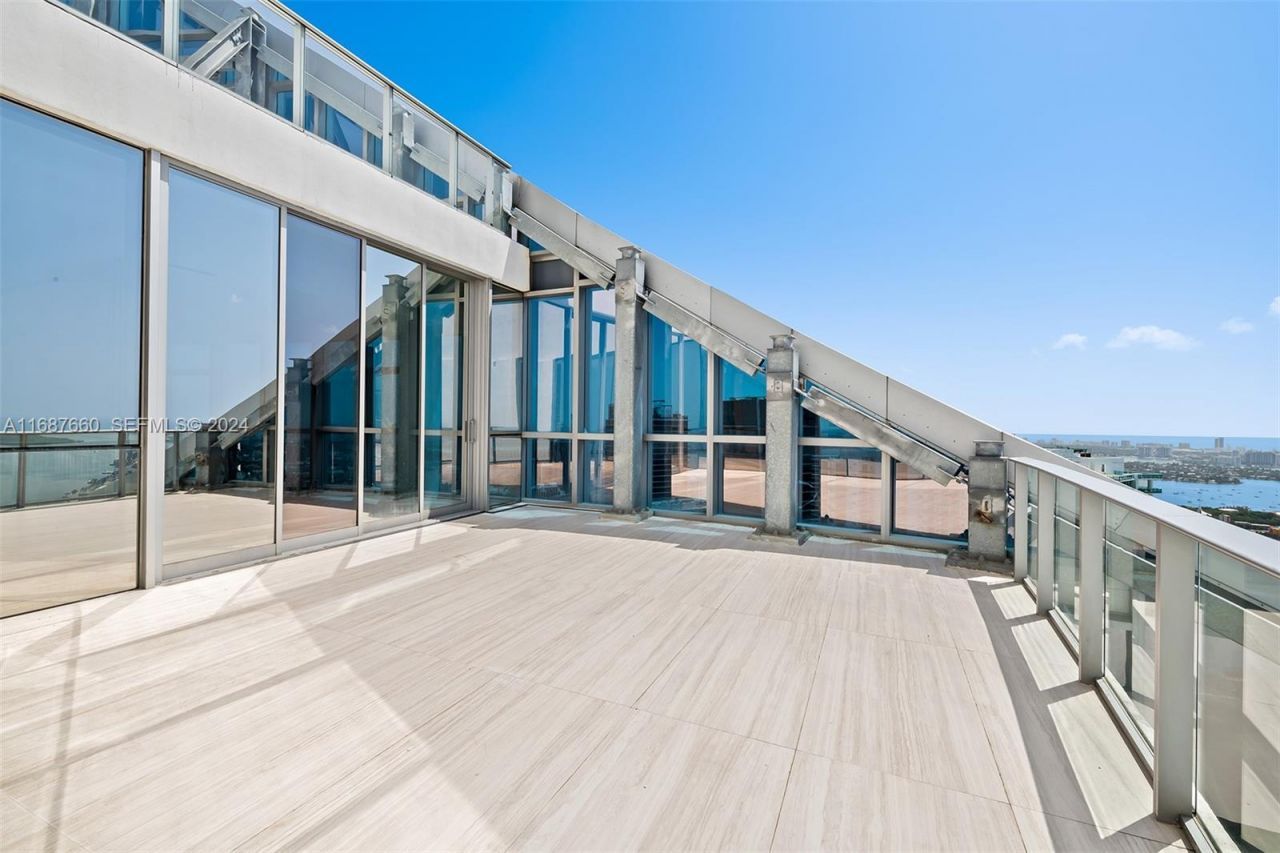851 NE 1st Ave, Unit PH 5700, Miami, FL 33132 Photo