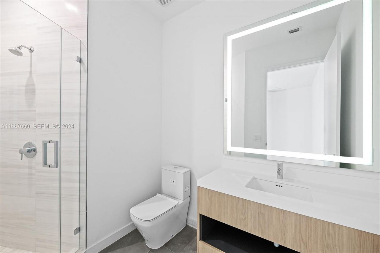 851 NE 1st Ave, Unit PH 5700, Miami, FL 33132 Photo
