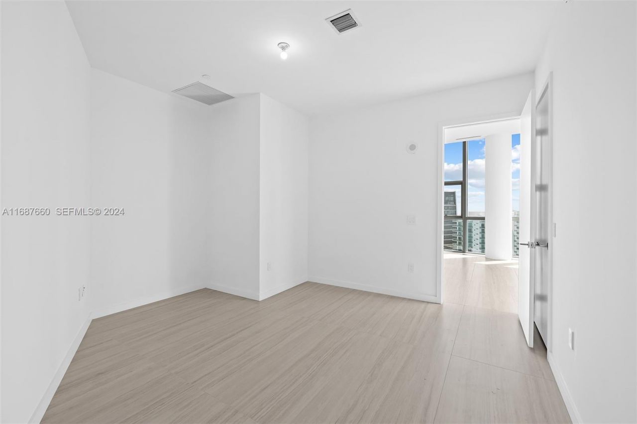 851 NE 1st Ave, Unit PH 5700, Miami, FL 33132 Photo