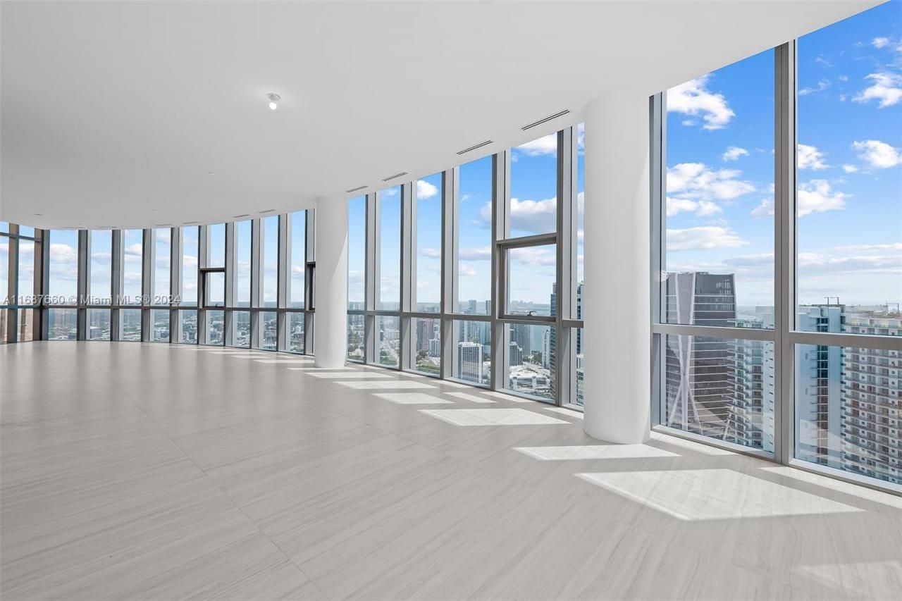 851 NE 1st Ave, Unit PH 5700, Miami, FL 33132 Photo