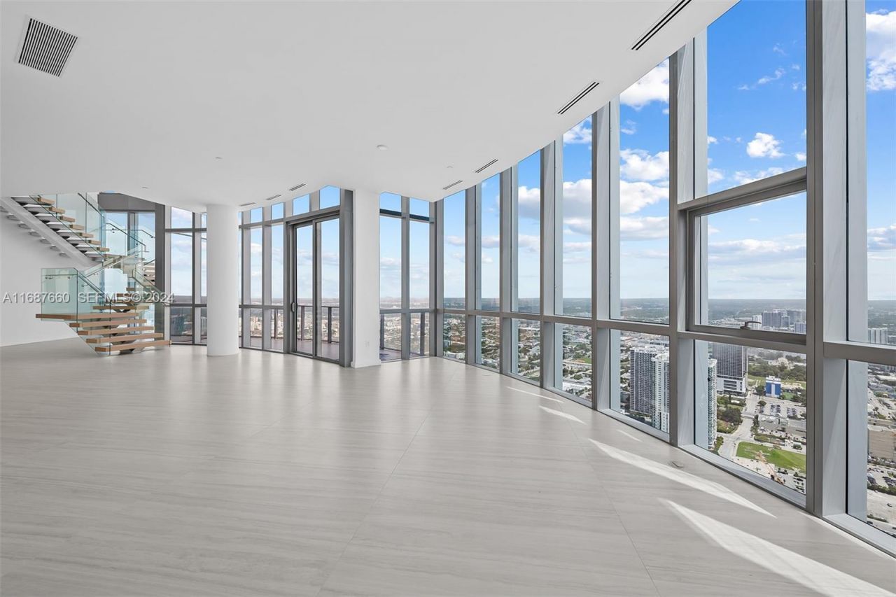 851 NE 1st Ave, Unit PH 5700, Miami, FL 33132 Photo