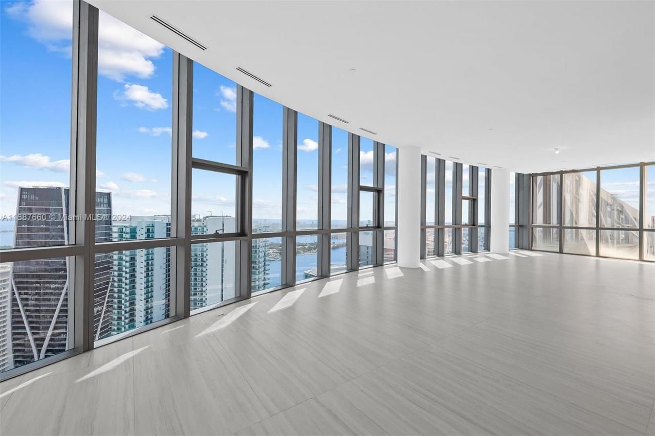 851 NE 1st Ave, Unit PH 5700, Miami, FL 33132 Photo