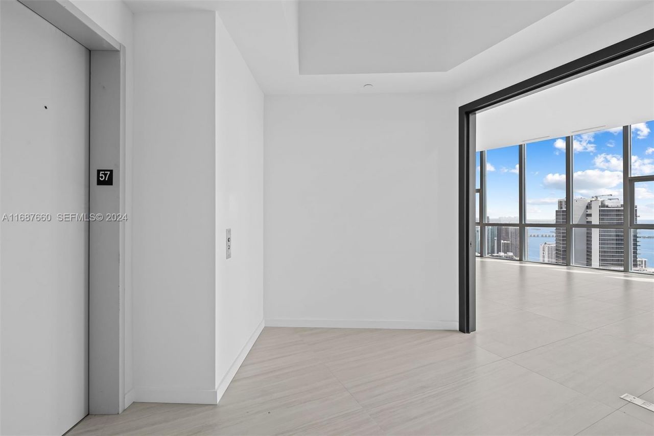 851 NE 1st Ave, Unit PH 5700, Miami, FL 33132 Photo