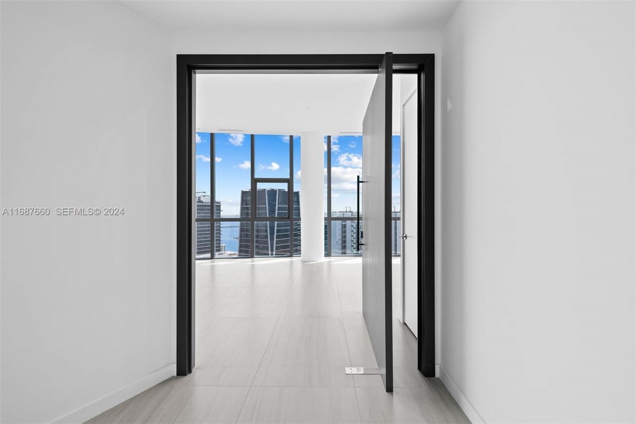 851 NE 1st Ave, Unit PH 5700, Miami, FL 33132 Photo