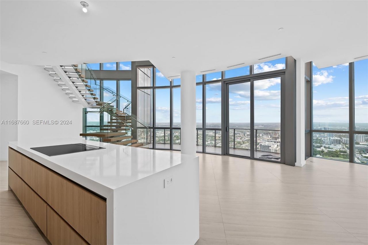 851 NE 1st Ave, Unit PH 5700, Miami, FL 33132 Photo