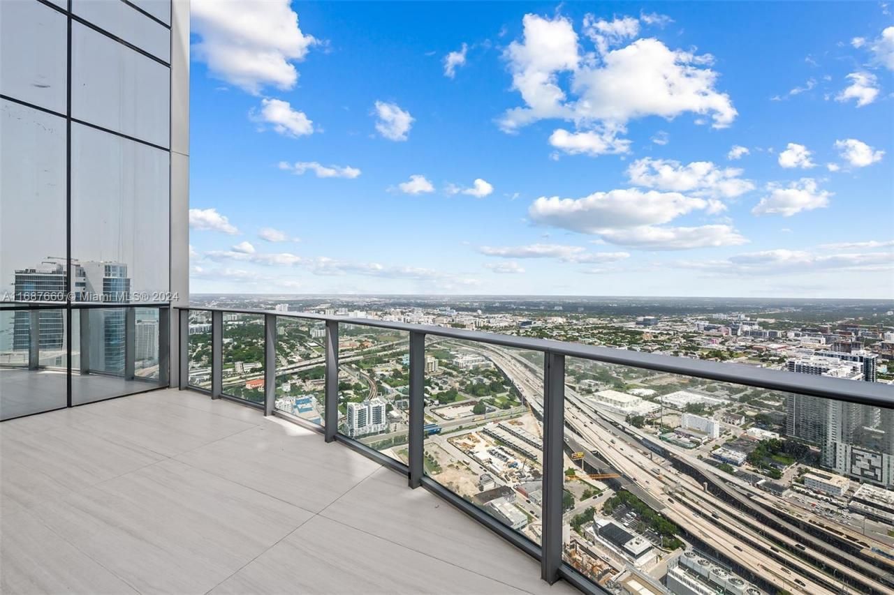 851 NE 1st Ave, Unit PH 5700, Miami, FL 33132 Photo