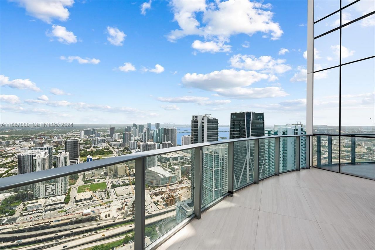 851 NE 1st Ave, Unit PH 5700, Miami, FL 33132 Photo