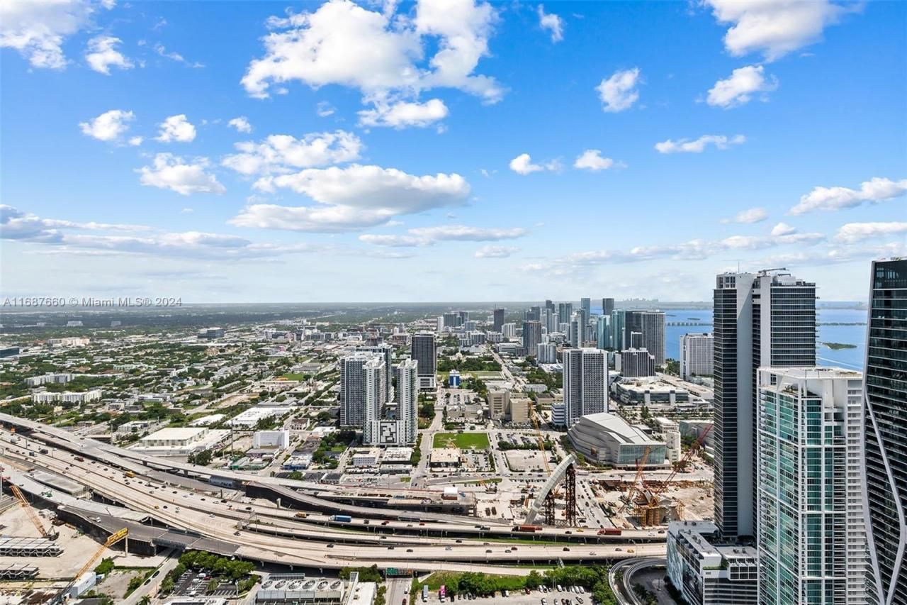 851 NE 1st Ave, Unit PH 5700, Miami, FL 33132 Photo