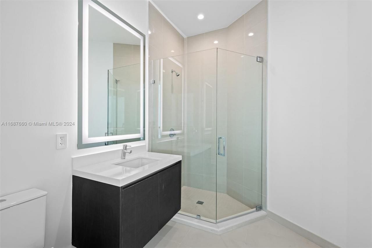 851 NE 1st Ave, Unit PH 5700, Miami, FL 33132 Photo