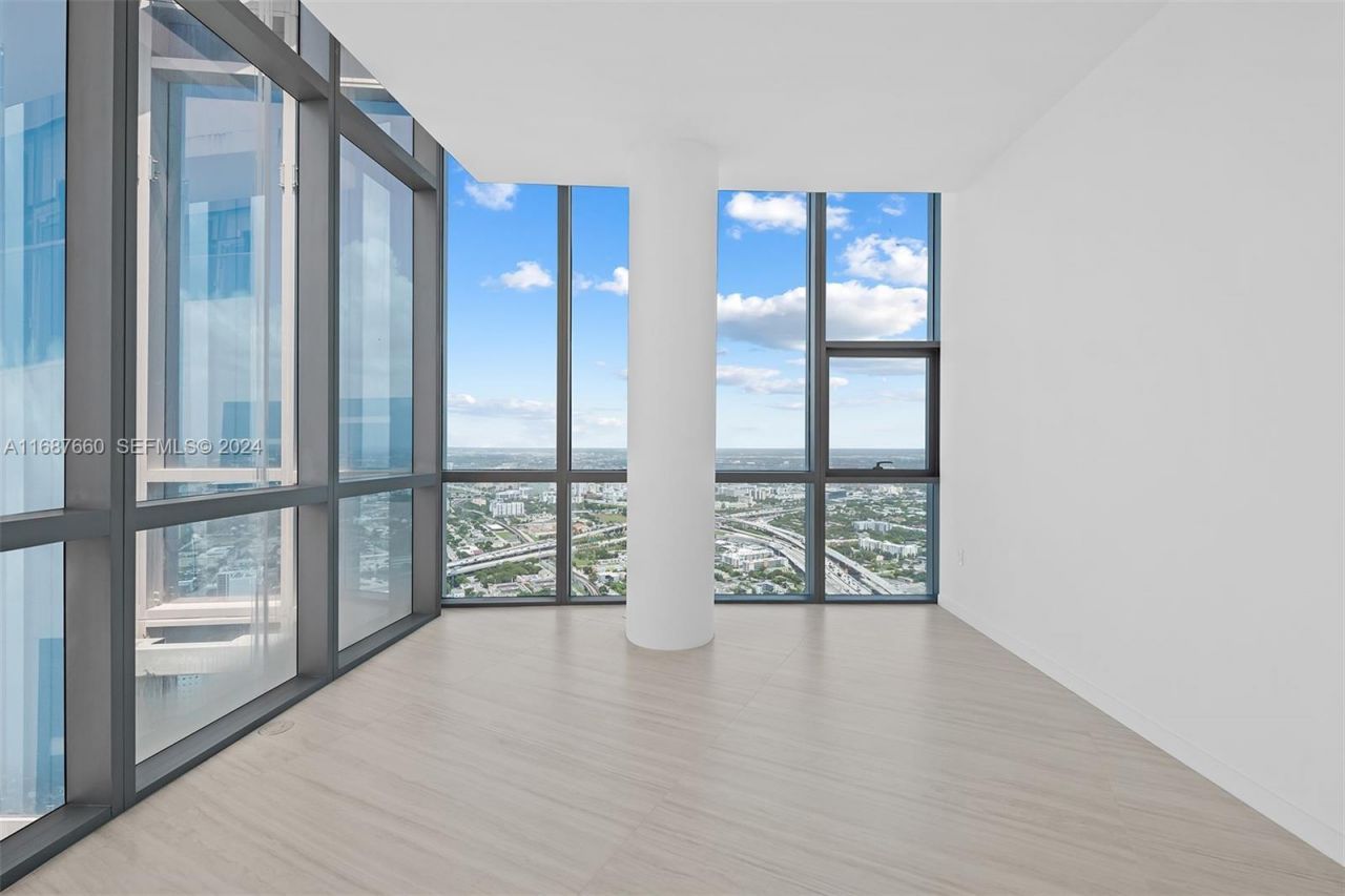 851 NE 1st Ave, Unit PH 5700, Miami, FL 33132 Photo