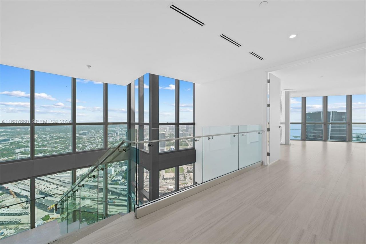 851 NE 1st Ave, Unit PH 5700, Miami, FL 33132 Photo