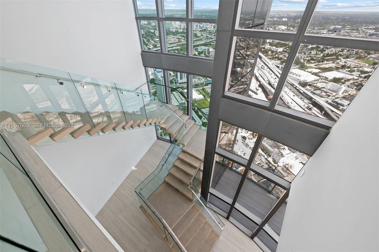 851 NE 1st Ave, Unit PH 5700, Miami, FL 33132 Photo