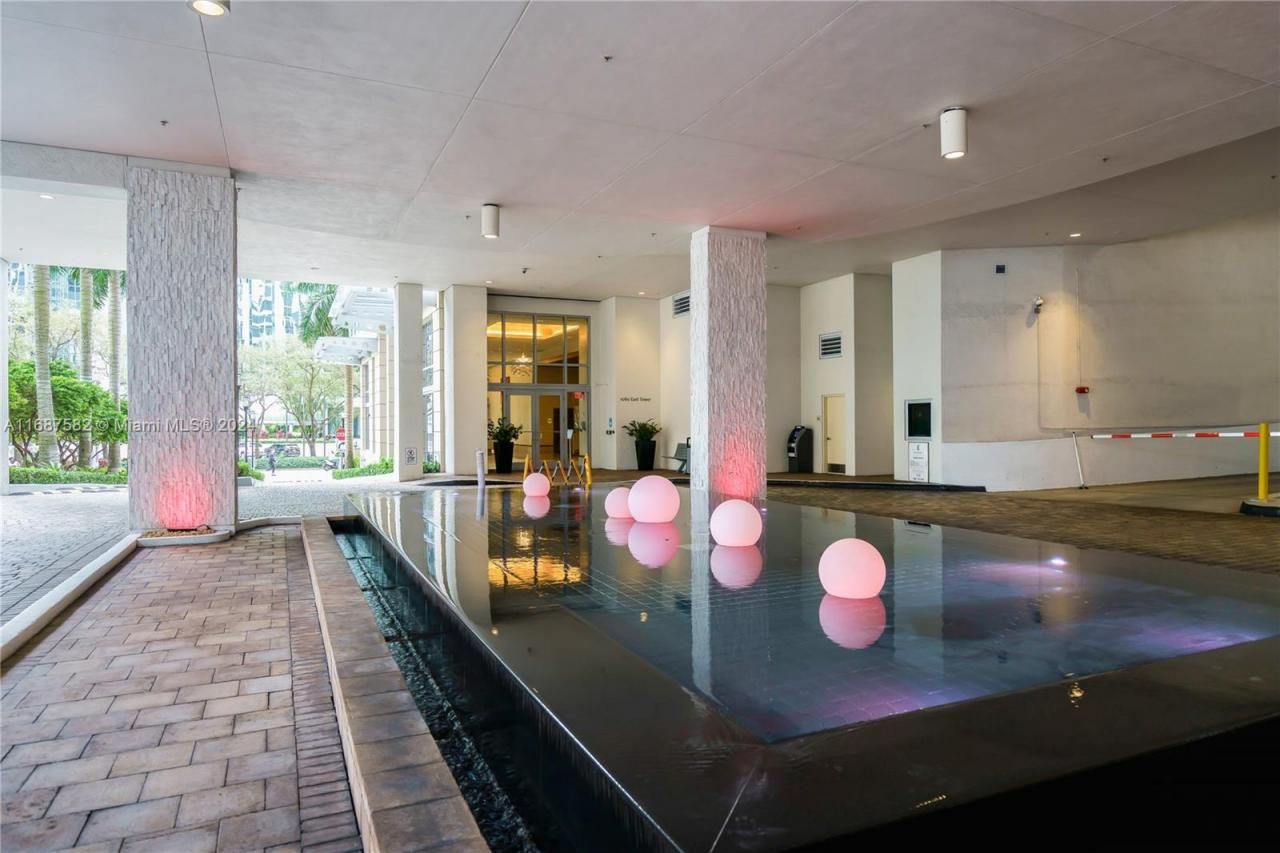 1060 Brickell Ave, Unit 409, Miami, FL 33131 Photo