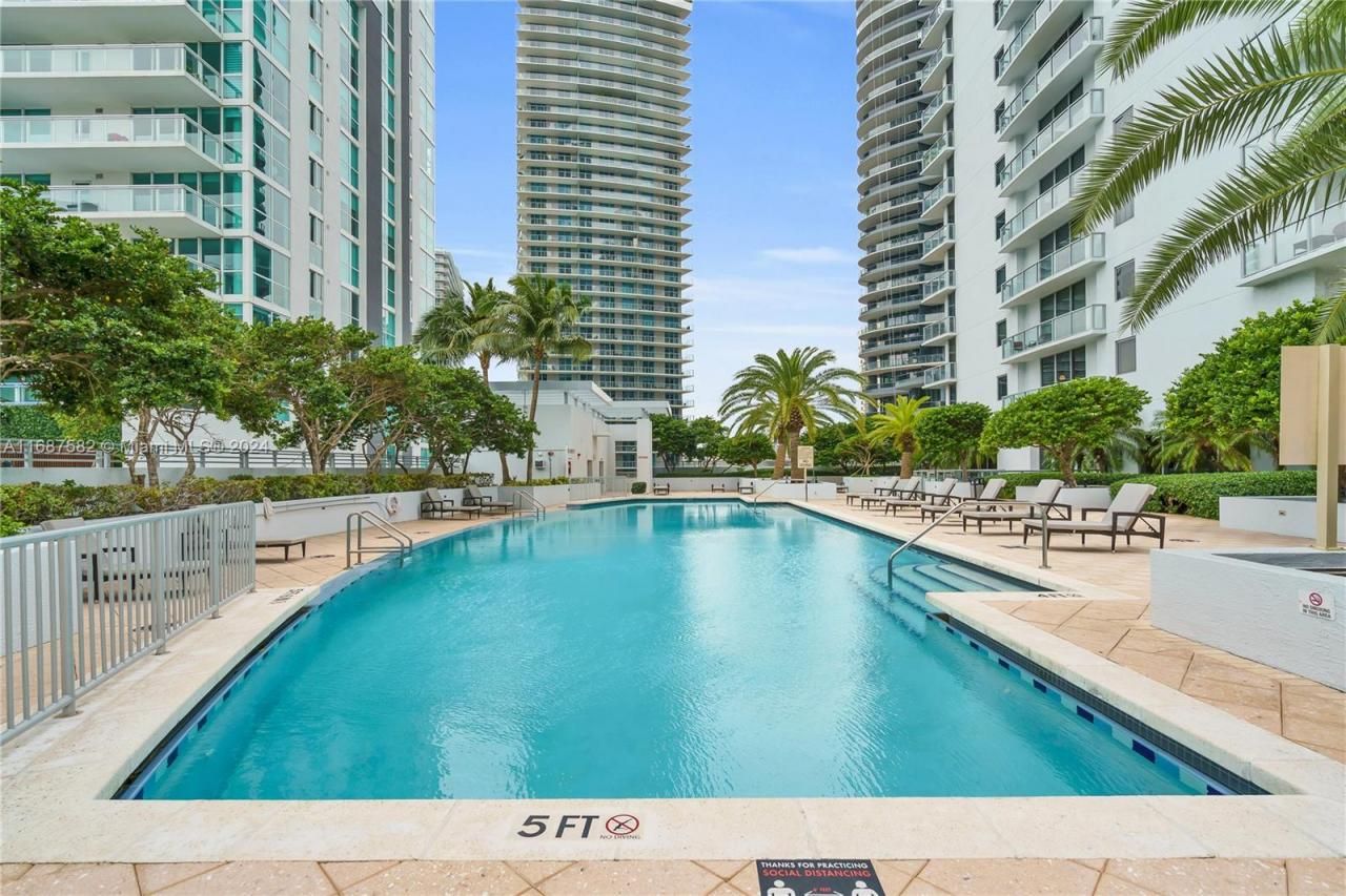 1060 Brickell Ave, Unit 409, Miami, FL 33131 Photo