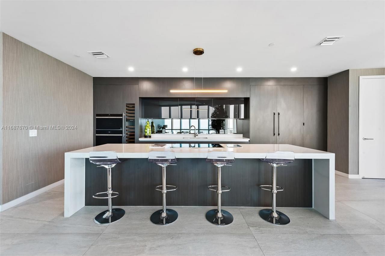 851 NE 1st Ave, Unit PH 5112, Miami, FL 33132 Photo