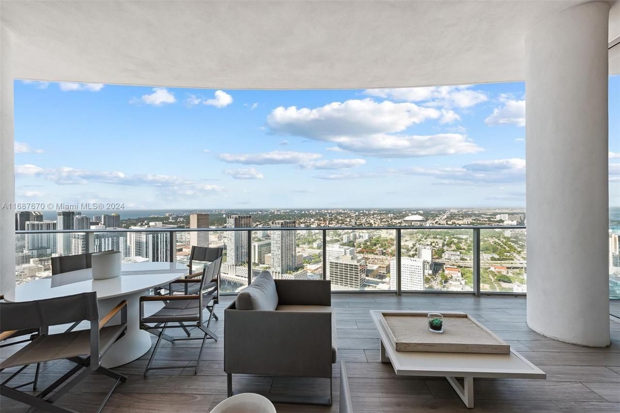 851 NE 1st Ave, Unit PH 5112, Miami, FL 33132 Photo