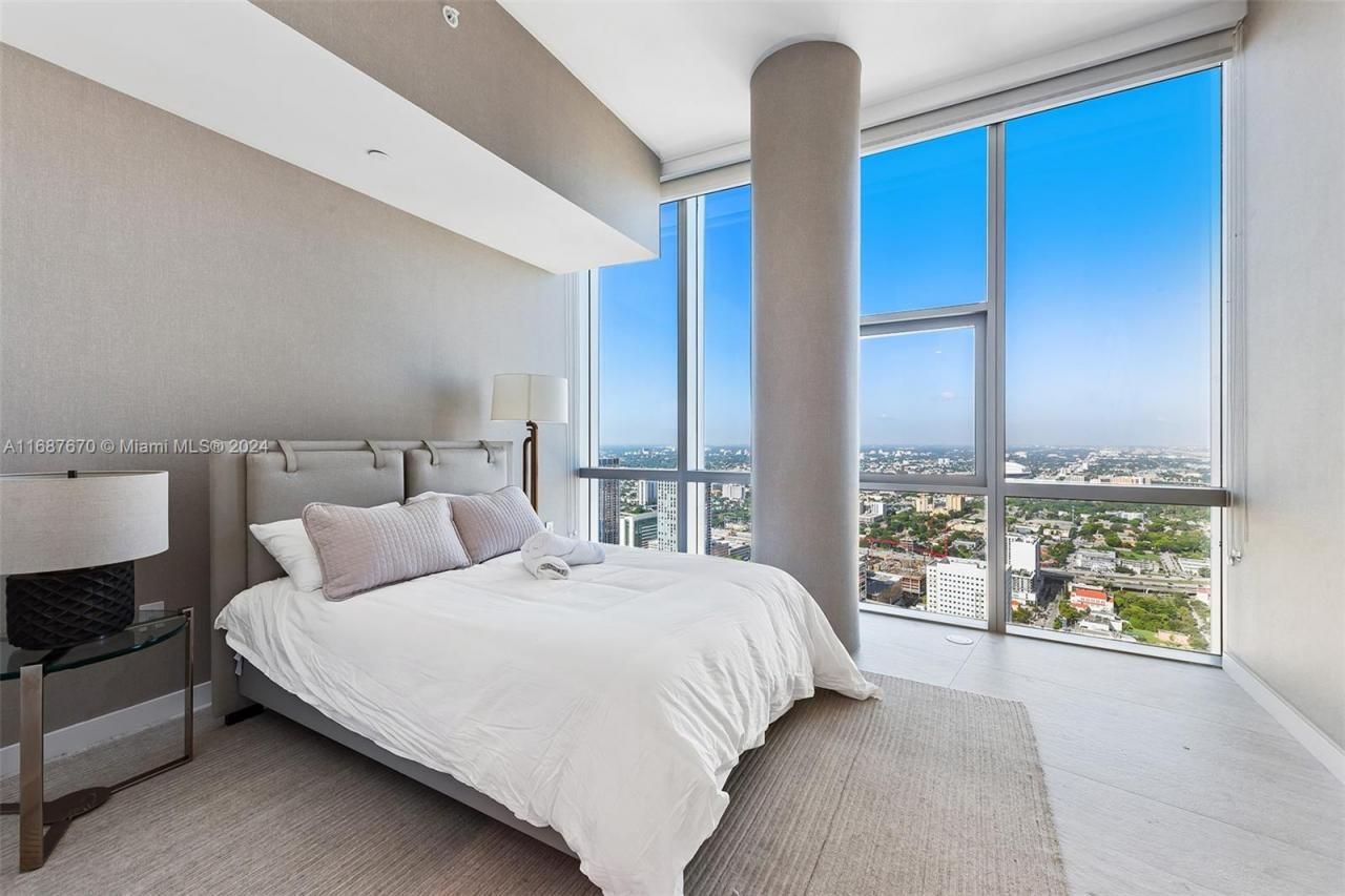 851 NE 1st Ave, Unit PH 5112, Miami, FL 33132 Photo