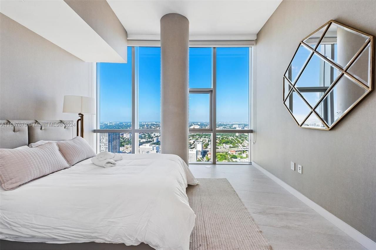 851 NE 1st Ave, Unit PH 5112, Miami, FL 33132 Photo