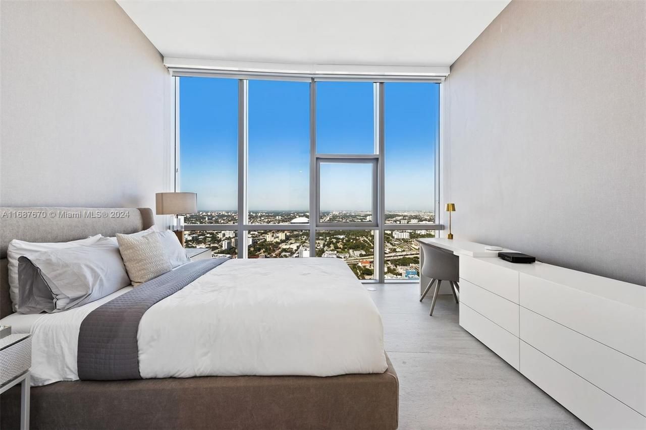 851 NE 1st Ave, Unit PH 5112, Miami, FL 33132 Photo