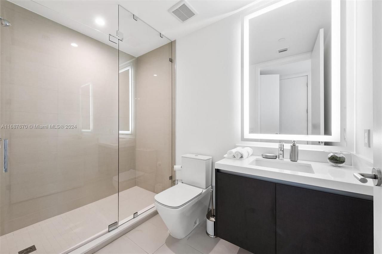 851 NE 1st Ave, Unit PH 5112, Miami, FL 33132 Photo