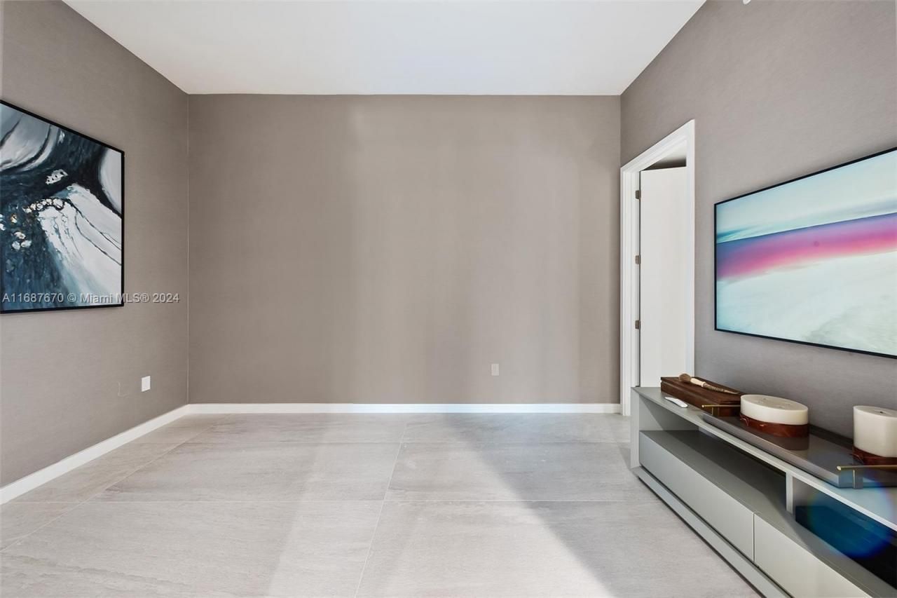 851 NE 1st Ave, Unit PH 5112, Miami, FL 33132 Photo