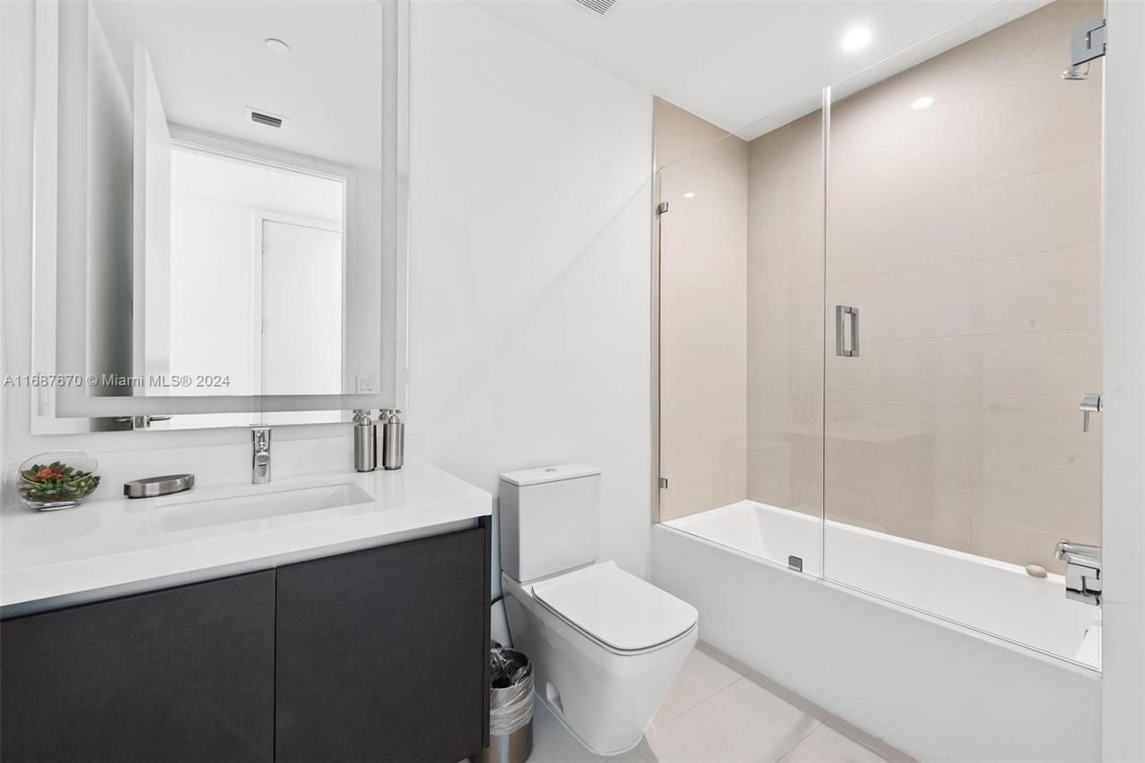 851 NE 1st Ave, Unit PH 5112, Miami, FL 33132 Photo