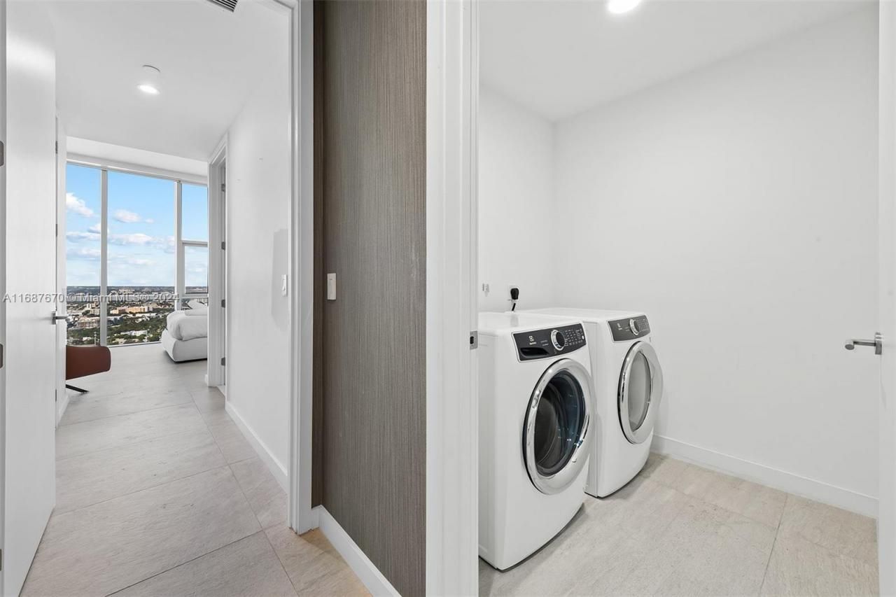 851 NE 1st Ave, Unit PH 5112, Miami, FL 33132 Photo