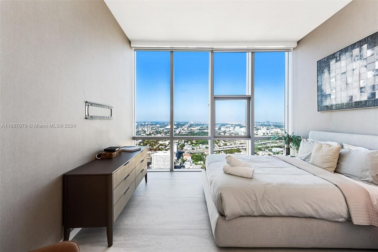 851 NE 1st Ave, Unit PH 5112, Miami, FL 33132 Photo