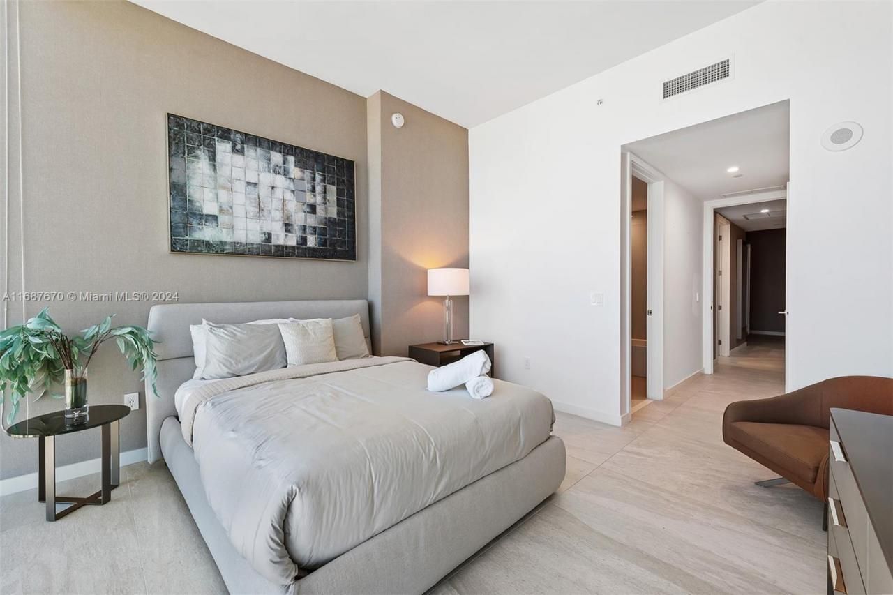 851 NE 1st Ave, Unit PH 5112, Miami, FL 33132 Photo