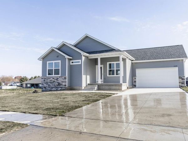 1219 Stone Lane, Waverly, IA 50677