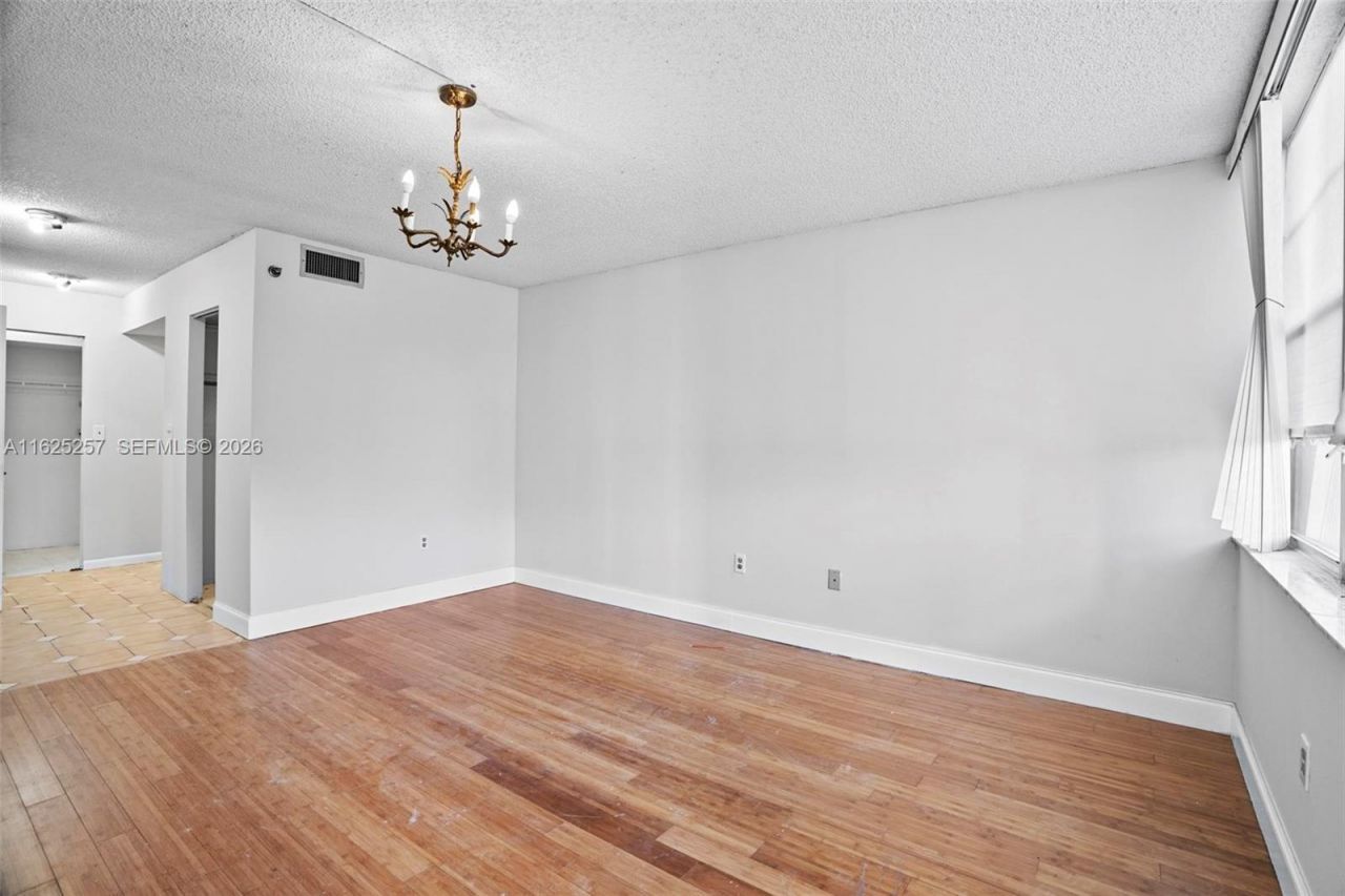 1000 Saint Charles Pl, Unit 522, Pembroke Pines, FL 33026 Photo