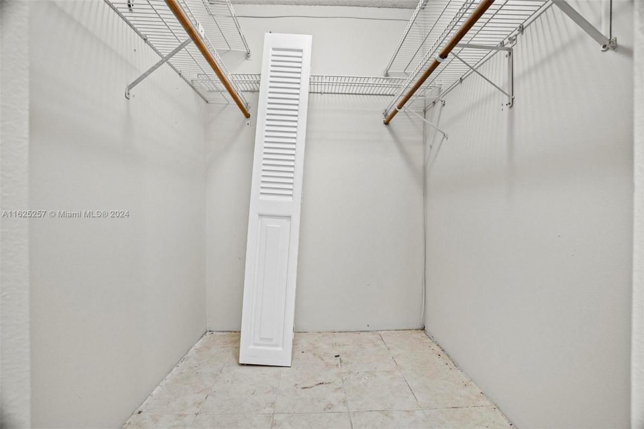 1000 Saint Charles Pl, Unit 522, Pembroke Pines, FL 33026 Photo