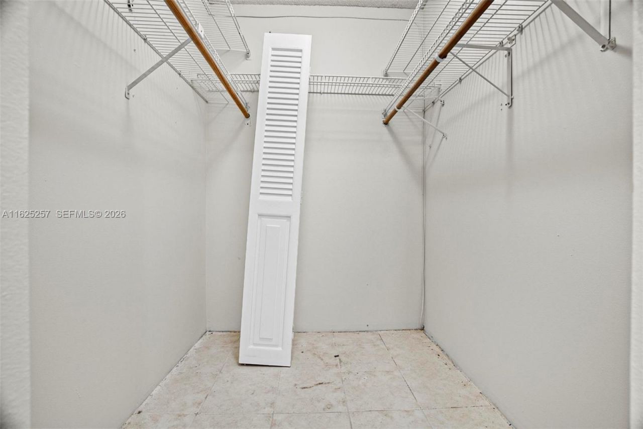 1000 Saint Charles Pl, Unit 522, Pembroke Pines, FL 33026 Photo