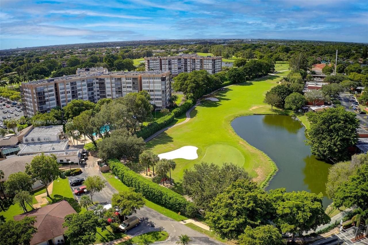 1000 Saint Charles Pl, Unit 522, Pembroke Pines, FL 33026 Photo