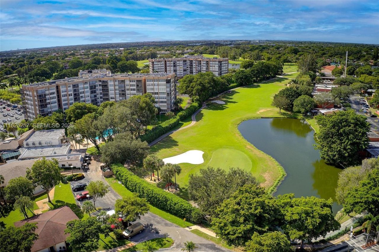 1000 Saint Charles Pl, Unit 522, Pembroke Pines, FL 33026 Photo