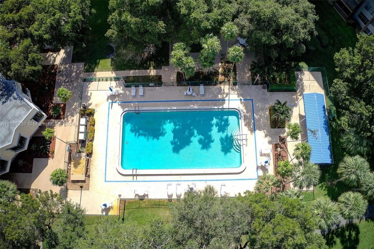 1000 Saint Charles Pl, Unit 522, Pembroke Pines, FL 33026 Photo