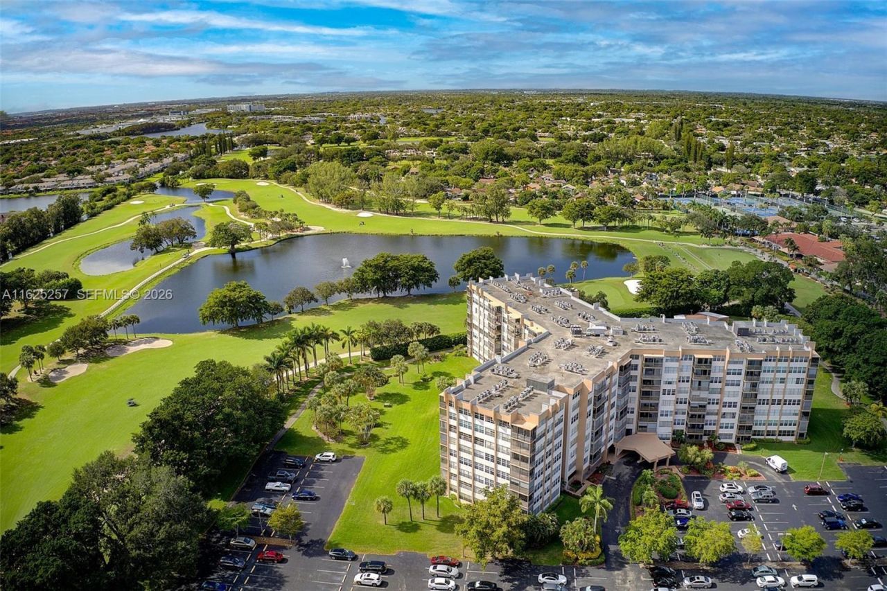 1000 Saint Charles Pl, Unit 522, Pembroke Pines, FL 33026 Photo