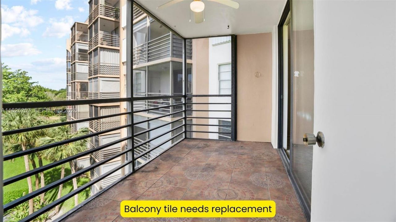 1000 Saint Charles Pl, Unit 522, Pembroke Pines, FL 33026 Photo