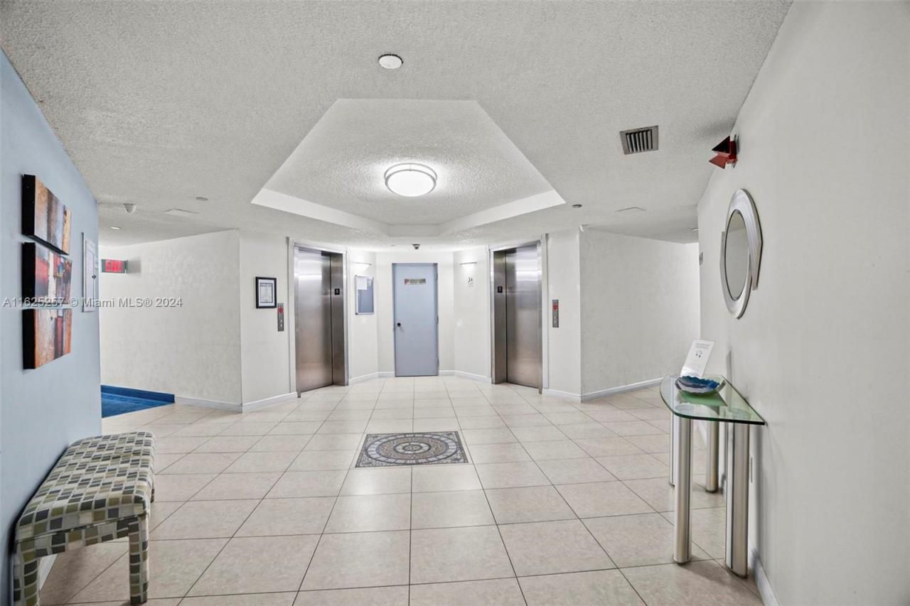 1000 Saint Charles Pl, Unit 522, Pembroke Pines, FL 33026 Photo