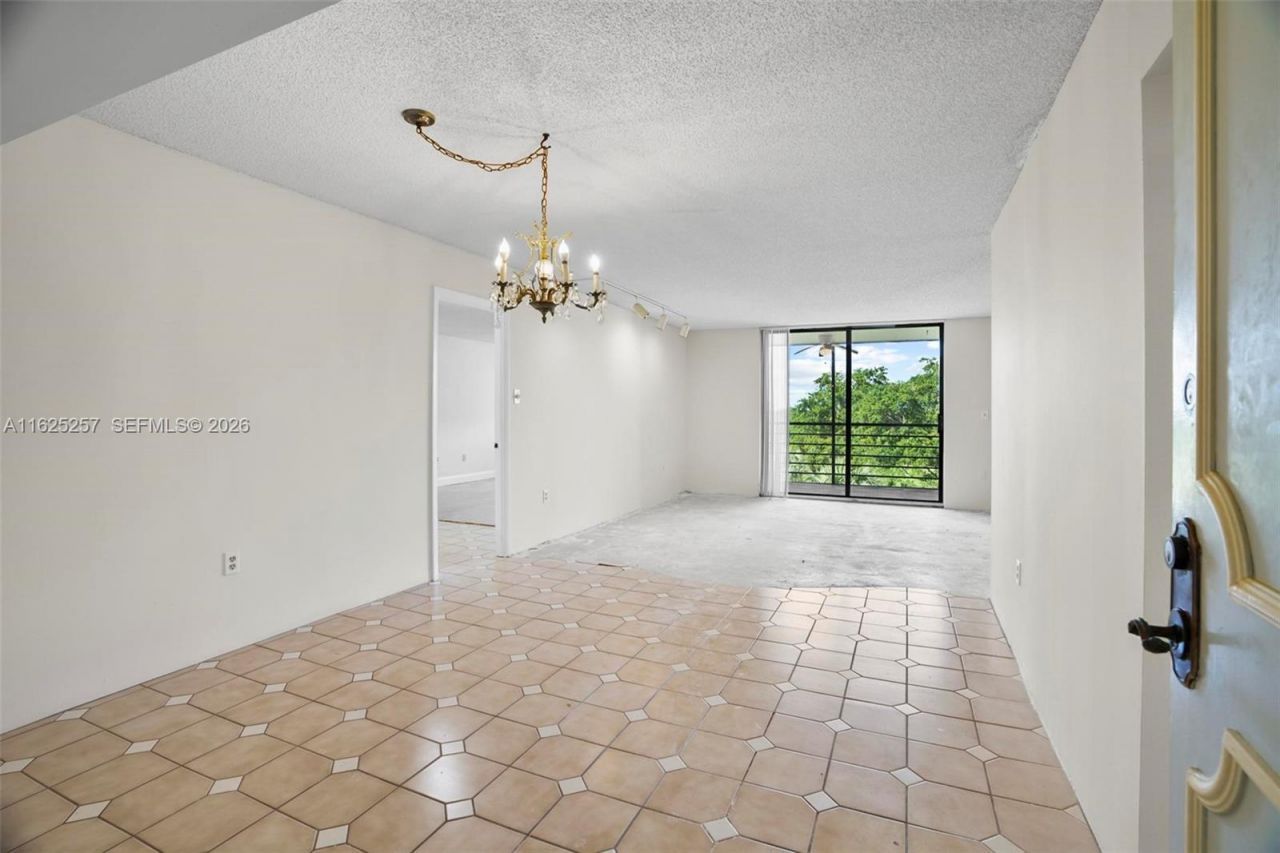 1000 Saint Charles Pl, Unit 522, Pembroke Pines, FL 33026 Photo
