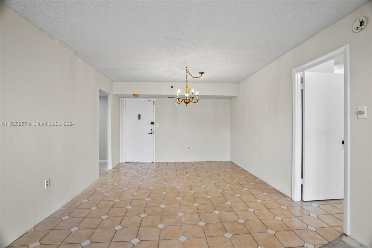 1000 Saint Charles Pl, Unit 522, Pembroke Pines, FL 33026 Photo