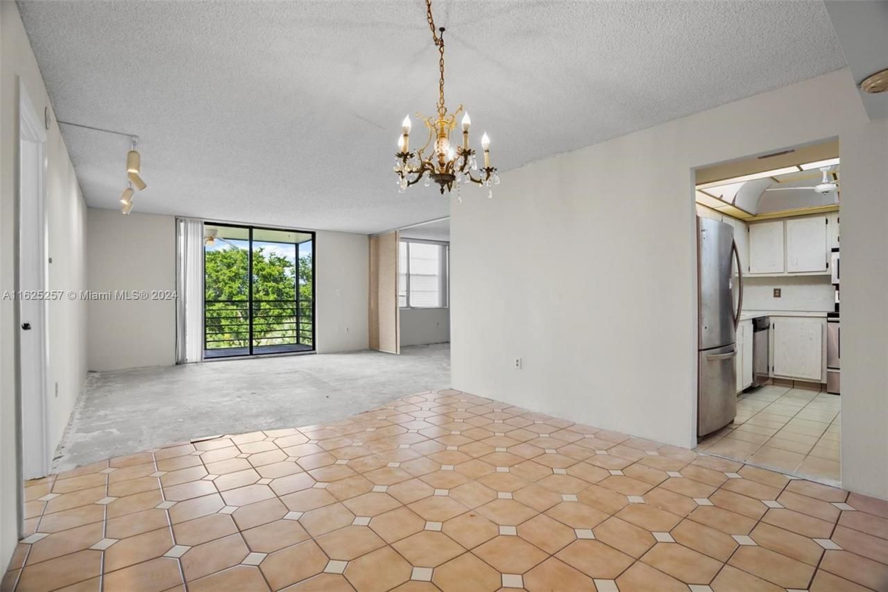 1000 Saint Charles Pl, Unit 522, Pembroke Pines, FL 33026 Photo