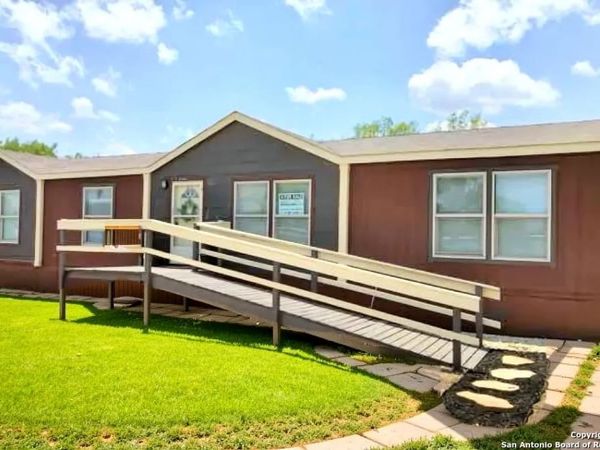 211 N 8TH ST, Christine, TX 78012