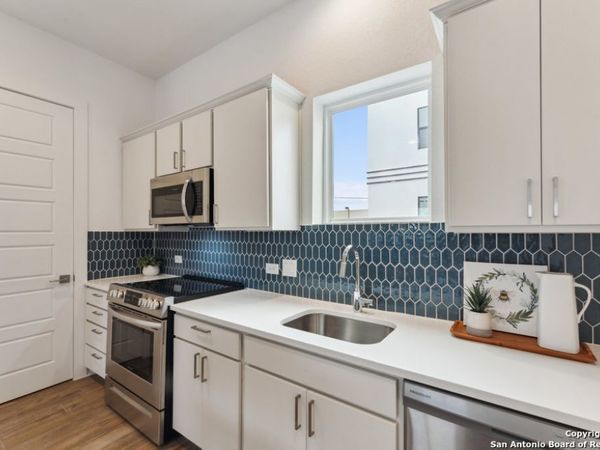 3214 N ELMENDORF ST, San Antonio, TX 78201