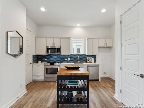 1735 W Gramercy Pl #302, San Antonio, TX 78201