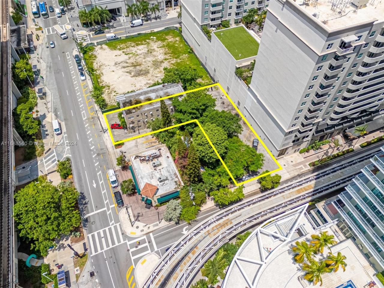 75 SW 11th St, Miami, FL 33130 Photo