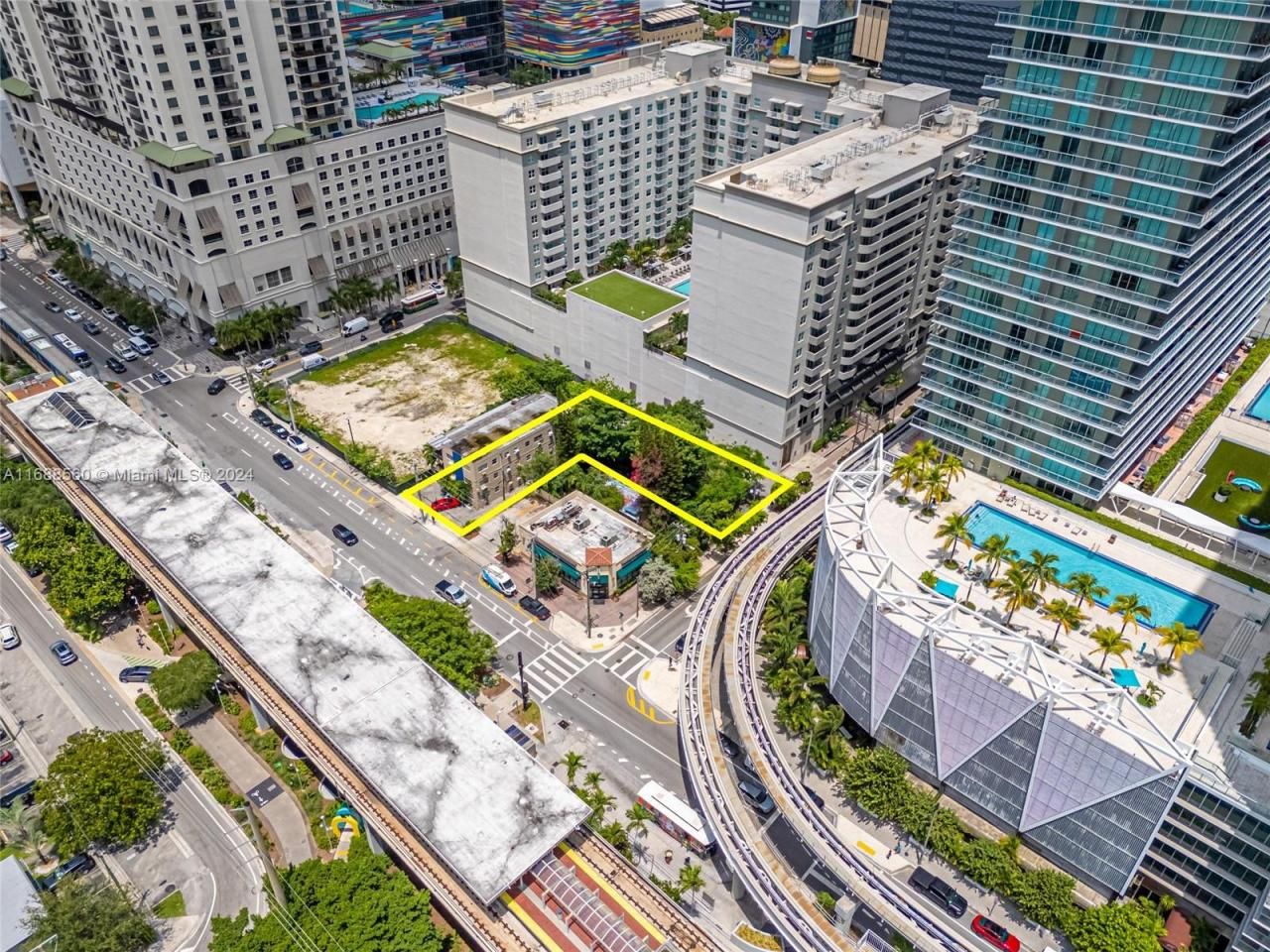 75 SW 11th St, Miami, FL 33130 Photo