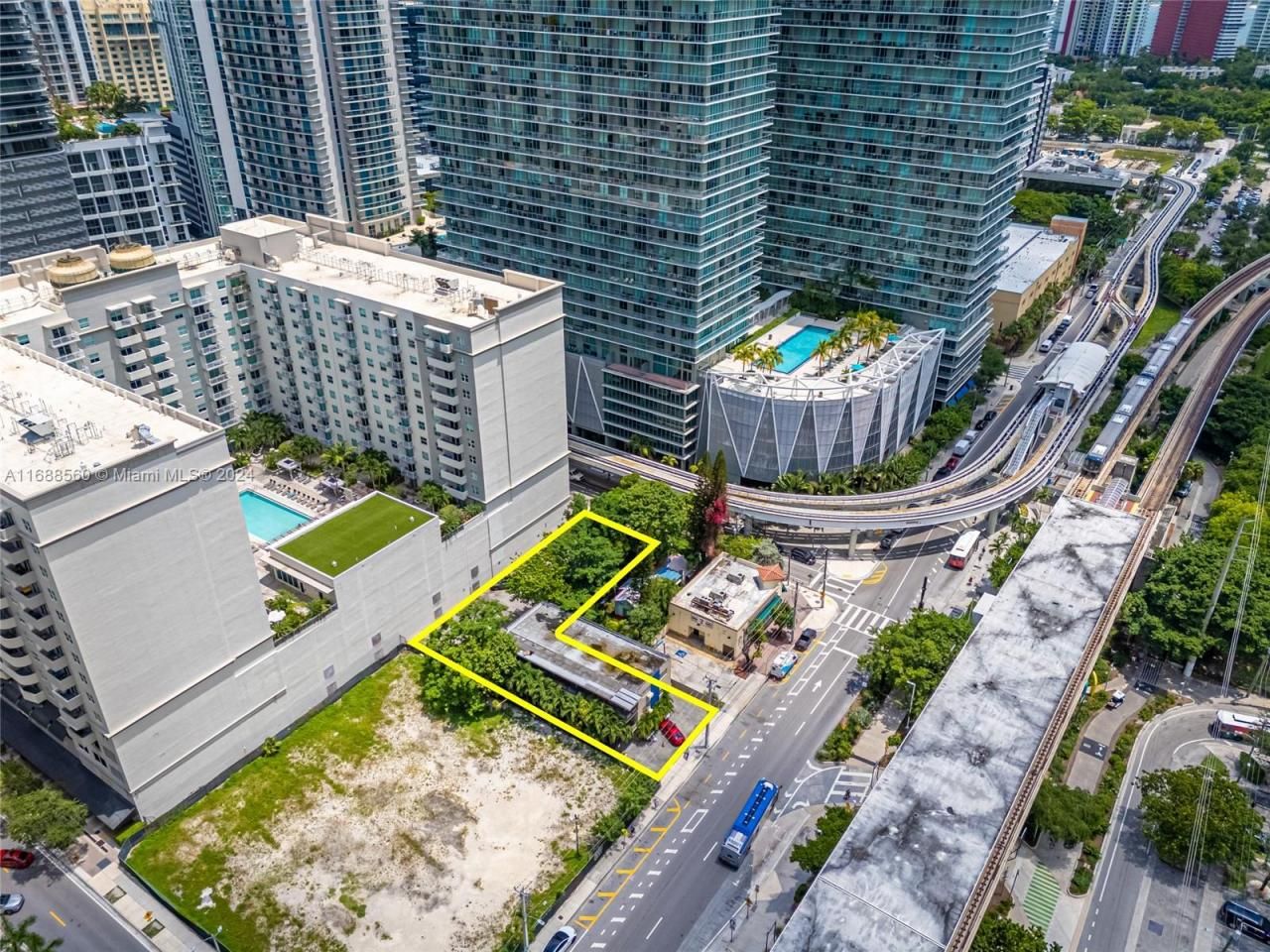 75 SW 11th St, Miami, FL 33130 Photo