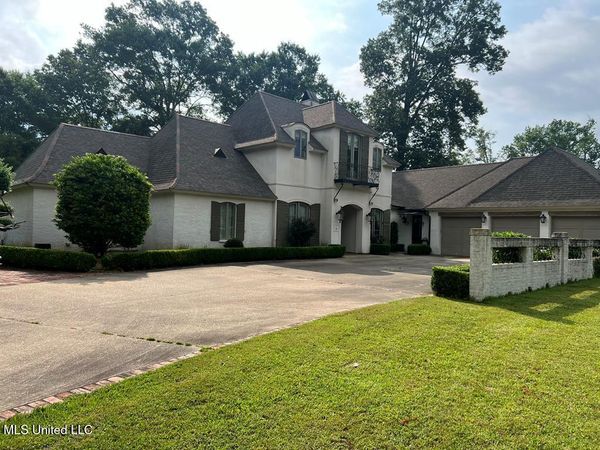 7 Bluff Hills Place, Natchez, MS 39120